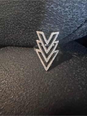 Sterling Silver Stacked Chevron Pavé Ring with sparkling diamonds Size 8